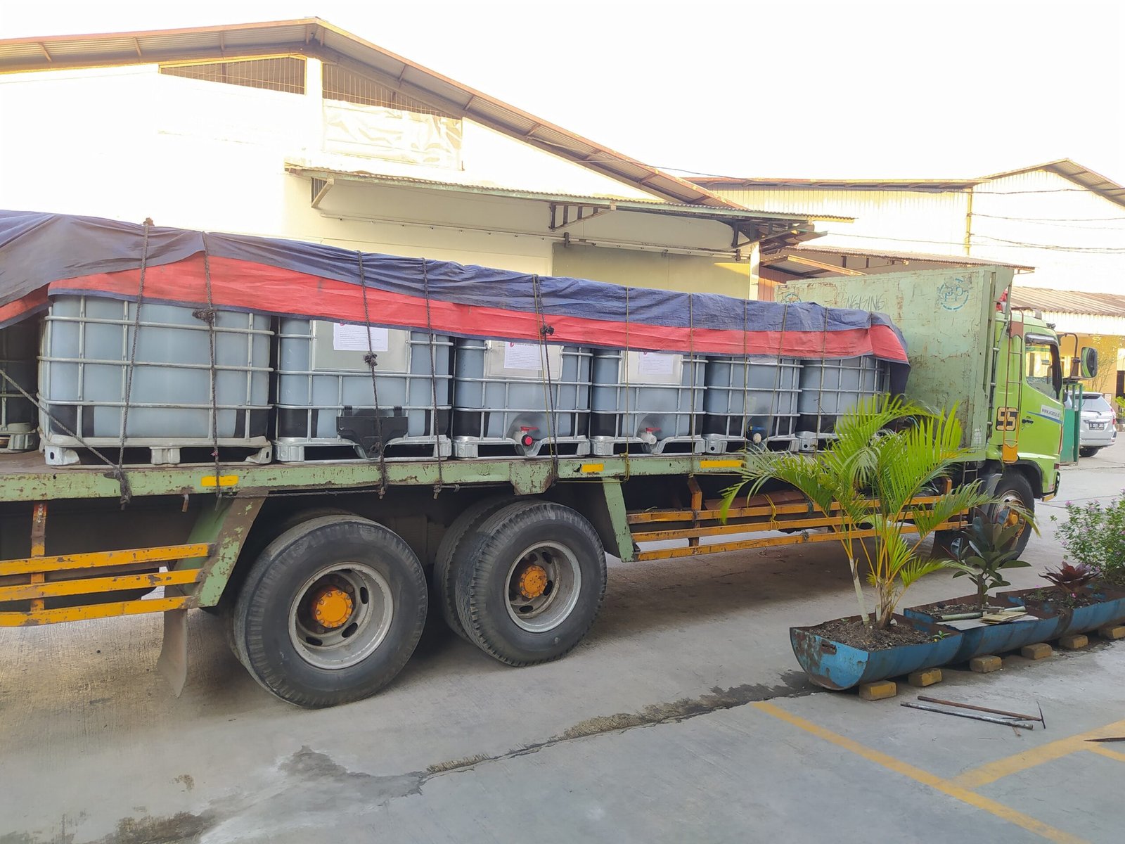 Usend | 5 Tips Memilih Jasa Sewa Truk yang Aman dan Terpercaya