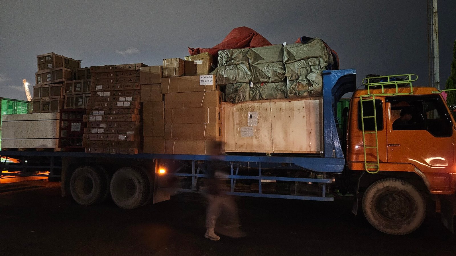 sewa-truk-fuso-usend